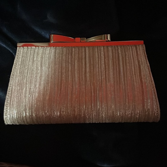 Silver clutch great for weddings and events - Picture 2 of 4